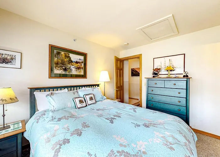 Apartment Den #22